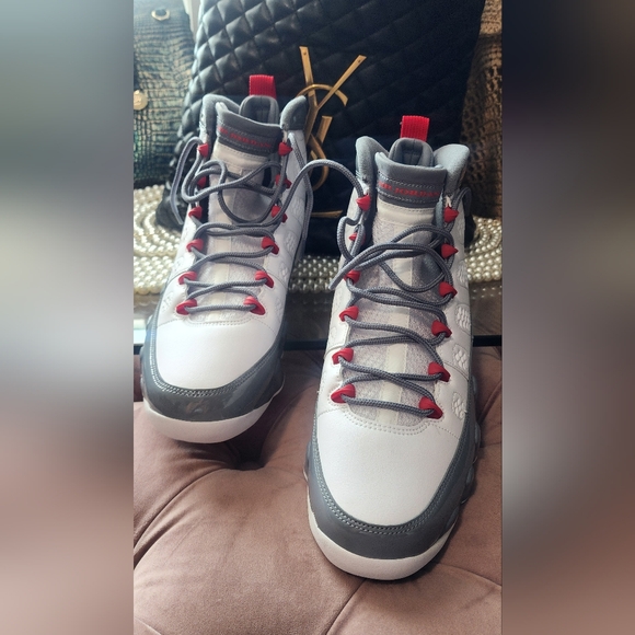 Air Jordan 9 Retro – White/Fire Red-Cool Grey (CT8019-162)Size: 11.5 Men’s (UK)